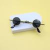 Gafas de sol retro de hip-hop con montura redonda súper pequeña para hombres y mujeres, montura en el mismo estilo de celebridades de Internet, gafas de sol distintivas de metal con montura redonda pequeña.