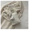 Bolsa mini para celular com pingente de coração de bolinhas cor sólida estilo coreano transfronteiriça bolsa de mão de couro macio bolsa tiracolo para meninas