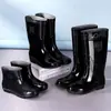Botas de lluvia para hombre, antideslizantes, altura media hasta la pantorrilla, botas de goma de caña alta, adecuadas para sitios de construcción, con forro adicional para abrigar, engrosadas para mayor durabilidad y con una suela de goma resistente.
