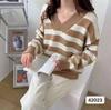 Novo Inverno Transfronteiriço Listrado Preto e Branco Roupa Interior e Exterior Pulôver Tricotado Camiseta Básica Top Solto e Despojado Decote V para Mulheres