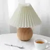 Luminária de mesa pequena estilo coreano girly ins, design plissado retrô vintage, adequada para luminária de mesa de ambiente de cabeceira de quarto de pousada