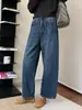 A primavera não está atrasada. Novo produto do outono de 2026: jeans escuro, estilo solto e casual para mulheres, cobre o quadril, afina a silhueta, cropped para baixinhas
