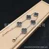 Versão High-End de 15mm do Clássico Bracelete de Trevo de Quatro Folhas para Mulheres, Joia Empilhável Colorida de Madrepérola Banhada a Ouro 18K de Luxo Leve com um Toque de Alta Qualidade