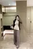 Foto real~Novo conjunto de três peças casual retrô para o início do outono para mulheres: top justo com proteção solar, regata e calça longa solta