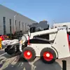 Exportados para a África, Carregadores Compactos de Pneus com Tração nas Quatro Rodas São Adaptados para Uso com Rolos Compactadores/Empilhadeiras/Descompactadores de Solo e Outros Carregadores a Diesel
