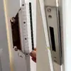 Cerradura de puerta dormitorio universal reparación de daños ranura de cerradura de puerta deflector alargamiento puerta borde de puerta marco de puerta guía de cerradura de puerta