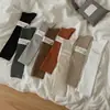 Calcetines de otoño e invierno para mujer, negros, blancos y grises, diseño simple a rayas, calcetines versátiles de media pantorrilla, tejido de punto de doble aguja de algodón, calcetines hasta la rodilla, estilo moderno