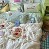Lençol de Algodão Lavado Classe A Conjunto de Quatro Peças Primavera Desenho Animado Toalha Capa de Edredom Bordada Conjunto de Três Peças para Cama Nantong Home Textile