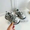 Sapatos Infantis 2026 Primavera e Outono Unissex para Crianças Sapatos Casuais para Uso Externo Crianças de Meia-idade e Grandes Slip-on Dança de Rua Corrida Sapatos Esportivos