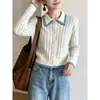 Nuevo suéter de punto a rayas de color blanco roto con cuello POLO, ajuste slim, un cárdigan top suave y juvenil de estilo preppy, 2026