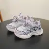 Tênis de caminhada infantil estilo coreano, nova coleção outono 2026, respirável, antiderrapante, leve, tênis esportivo para meninos, calçados casuais da moda para estudantes