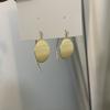 Pendientes redondos irregulares de metal de estilo francés frío, de moda, ligeros, de lujo, de alta gama, sencillos y delicados.
