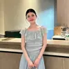 Camiseta de un solo hombro con empalme de encaje francés para mujer 2025 Nuevo Verano Aspecto Adelgazante Top de Cintura Único y Hermoso