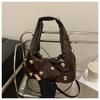 Bolso de mujer de moda personalizado con remaches de tendencia europea y americana 2025, bolso bandolera de hombro de estilo coreano de gran capacidad.