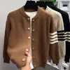 Suéter de punto a rayas de cuatro barras para hombre, suéter cárdigan de cuello redondo para pareja, estilo old money, otoño e invierno, venta al por mayor de fábrica transfronteriza