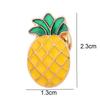 Broche metálico de fruta pequeña de verano, broche de dibujos animados, mini fresa, manzana, durazno, pin para solapa, accesorios para ropa y bolso