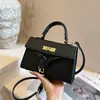 2026 Nuevo Bolso Kelly Simple Popular para Viajes Diarios, Moderno y Elegante, Bolso de Mano de Alta Gama Europeo y Americano, Bolso de Hombro y Cruzado para Mujer