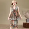 Nuevo Conjunto de Pijama de Dos Piezas sin Mangas Estampado de Algodón y Seda para Mujer, Verano, Cuello en V, Pantalones Cortos, Elegante para Mamás, Se Puede Usar Afuera