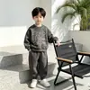 Conjunto de moletom com gola redonda e calça jogger de dinossauro, estilo coreano, mais vendido da Amazon para meninos na primavera e outono, conjunto de duas peças para crianças