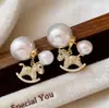 ¡Hazte rico pronto! Aretes de Caballo Mecedora Bañados en Esmalte Morado, Dulces, Juguetones y Lindos, Nuevos Estilos de Pinzas para Orejas para el Año del Caballo
