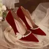 Sapatos de noiva para mulheres com pés largos, adequados para vestido tradicional chinês, sapatos de noiva de uso duplo, sapatos de salto alto vermelhos com peito do pé alto, tamanho grande