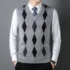 Colete de lã com decote em V para outono e inverno, colete de malha espesso sem mangas com padrão de losangos para homens, usado sob um suéter jacquard, colete masculino