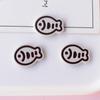 Venta caliente lindo gatito accesorios de pez pequeño accesorios para el cabello funda para teléfono móvil zapatos con agujeros diy fábrica al por mayor pj1680