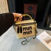 Bolso Cubo Tejido de Paja Transfronterizo Estilo Nuevo 2026 con Asa de Bambú, Bolso Tote Tejido para Vacaciones en la Costa y Bolso de Hombro para Playa