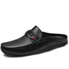 Novos sapatos casuais masculinos de couro slip-on com fivela de metal estampada estilosa, mocassins de tamanho grande para homens, calçados masculinos transfronteiriços