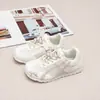 Zapatos Deportivos Casuales con Pedrería para Niños 2026 Otoño Nuevo Estilo Coreano Moda Versátil Niñas Cómodos Tela de Malla Zapatos Forrest Gump