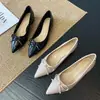 Y3318-5 Zapatos de salón de punta fina estilo francés para mujer, nuevo modelo de verano 2026, con lazo, tacón bajo, charol, zapatos profesionales para ir al trabajo