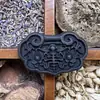 Atacado da Fonte Fabricante: Marca Tradicional de Incenso Artesanal Incenso Medicinal Pingente Cadeado Flor de Ameixa, Unissex, Adequado para Acessórios de Pendurar no Carro