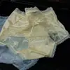 Código Sexy~Pantalitas de Satén Francés para Mujer Encaje Hermosas Nalgas Pantalones Entrepierna de Seda de Morera Cintura Media Ajustadas a la Cadera Tangas para Dama