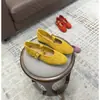 Zapatos Mary Jane Planos de Cuero Genuino para Mujer en Stock, Suela Plana, Adecuados para Faldas, Estilo Vintage con una Hebilla Única, Boca Baja, Diseño Sencillo