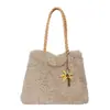 Bolso de mano de felpa para otoño e invierno, un bolso de hombro elegante y versátil para mujer, perfecto para ir al trabajo, nuevo bolso tote 2026 con gran capacidad