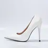 2025 Salto Alto Bico Fino de Couro Patente Brilhante Cor Lisa Boca Rasa Salto Alto Profissional de Couro Patente Salto Alto Sexy de Fundo Vermelho
