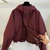 Jaqueta de Corte Solto com Cordão Vermelho, Novo Estilo Primavera e Outono, Jaqueta Acolchoada com Capuz e Zíper Tendência para Mulheres