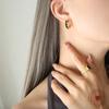 Nuevos pendientes de moda transfronteriza de Europa y Estados Unidos con incrustaciones en forma de C de circonita verde blanca chapada en acero de titanio y oro de 18 quilates, pendientes de joyería para mujer