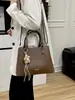 Bolsa tote feminina de comércio exterior no atacado 2026 nova moda bolsa transversal versátil verão popular mais vendida bolsa de mão pequena