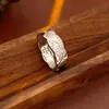 Anel Europeu e Americano Cruzado com Padrão de Diamante e Zircônia, Luxo Leve, Alto Padrão, Anel Exquisito para o Dedo Indicador, Joias de Estilo Minimalista Único para Mulheres