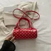 Neste outono e inverno, bolsas de bolinhas são incrivelmente populares.. Aqui está uma nova, requintada e versátil mini bolsa transversal para mulheres, uma bolsa de mão cilíndrica da moda