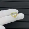 Venta directa del fabricante: Anillo Valentino 2024 Nuevo en Forma de V con Diamantes Completos para Mujer, Latón Versión de Alta Gama Anillo Abierto