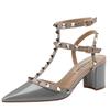 Nuevos Zapatos Planos con Remaches Primavera 2026 para Mujer, Sandalias de Moda Verano Puntiagudas de Charol con Tacón Bajo Grueso, Nuevos Modelos de Primavera