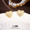 Pendientes Europeos y Americanos de Moda con Letras y Corazones Microincrustados, Pendientes de Diseño de Lujo Ligero de Nicho para Mujer, Exquisitos Accesorios de Oreja Personalizados con Forma de Corazón
