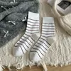 Calcetines para Mujer Versátiles Sin Costuras de Media Pantorrilla Modernos En Stock Moda Otoño/Invierno Simples Deportivos Casuales Calcetines Fruncidos Rayados