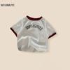 Camiseta Informal de Manga Corta para Niños, Nuevo Estilo Verano 2026, Bloques de Color con Estampado de Letras, Top Moderno Estilo Coreano para Niños