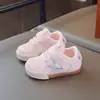 Novedades Primavera/Verano 2026 Zapatos de Moda para Bebé Niña Suela Suave Patrón de Estrellas Zapatos para Niños Pequeños Versátiles Transpirables de Moda Zapatos Deportivos