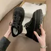 Saia Outono Inverno Versátil 2026 Estilo College Sapatos Pequenos de Couro Femininos Mocassins com Solado Grosso Sapatos Únicos Estilo Britânico Aumentador de Altura Novo Retrô