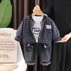 Conjunto de outfit de otoño para niño, chaqueta a cuadros elegante para bebé de primavera y otoño, conjunto de tres piezas de manga larga, ropa moderna para bebés y niños pequeños