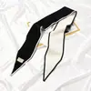 Ins Novo Estilo Coreano Lenço Pequeno de Lã para Menina Conjunto de Pescoço Quente Tricotado Moda Outono e Inverno Lenço Pequeno com Canto Pontiagudo